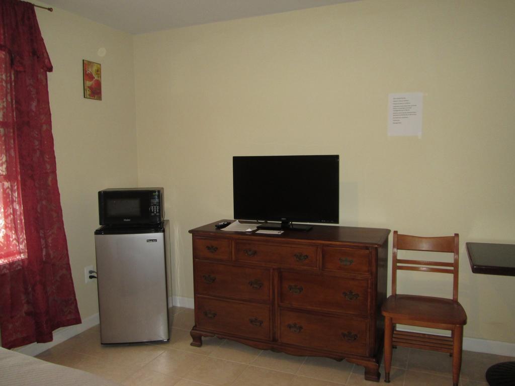 Misquamicut Beach Front Inn Уестърли Екстериор снимка