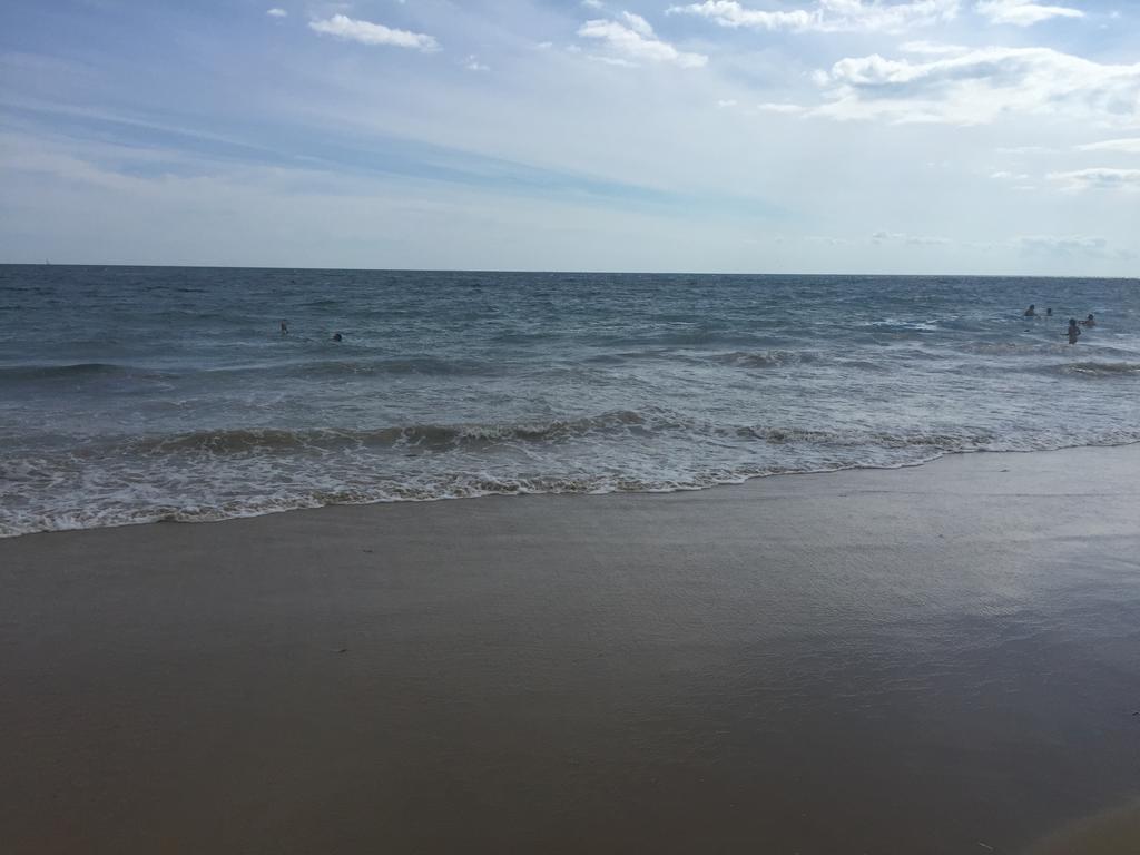 Misquamicut Beach Front Inn Уестърли Екстериор снимка