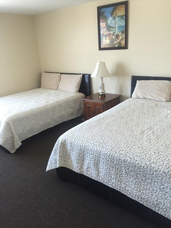 Misquamicut Beach Front Inn Уестърли Екстериор снимка