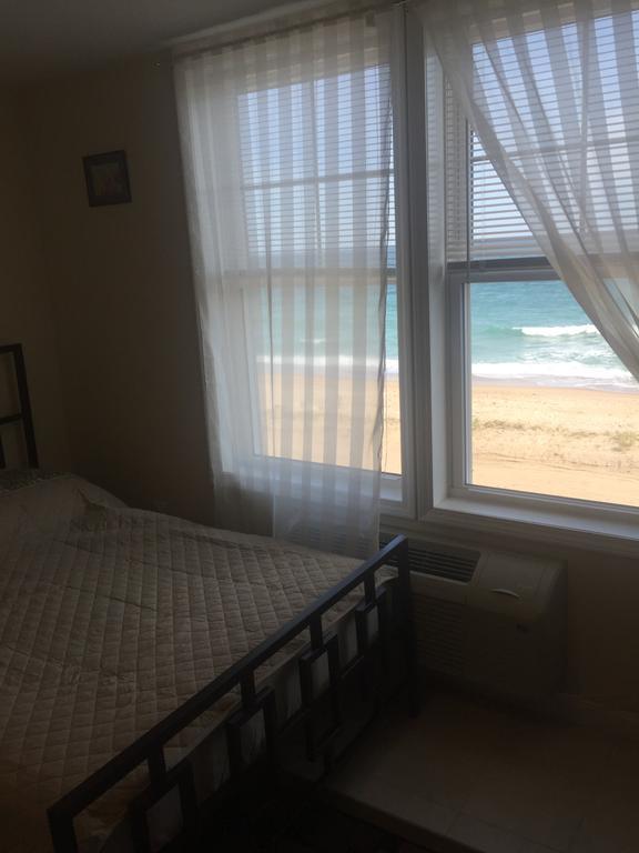 Misquamicut Beach Front Inn Уестърли Екстериор снимка