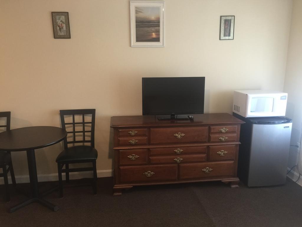 Misquamicut Beach Front Inn Уестърли Екстериор снимка