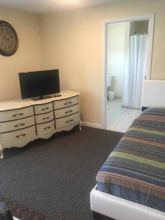 Misquamicut Beach Front Inn Уестърли Екстериор снимка