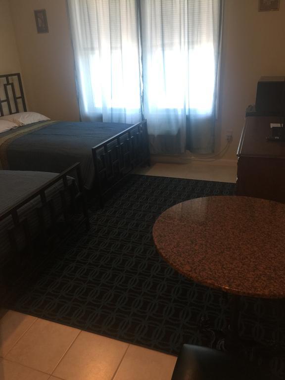 Misquamicut Beach Front Inn Уестърли Екстериор снимка