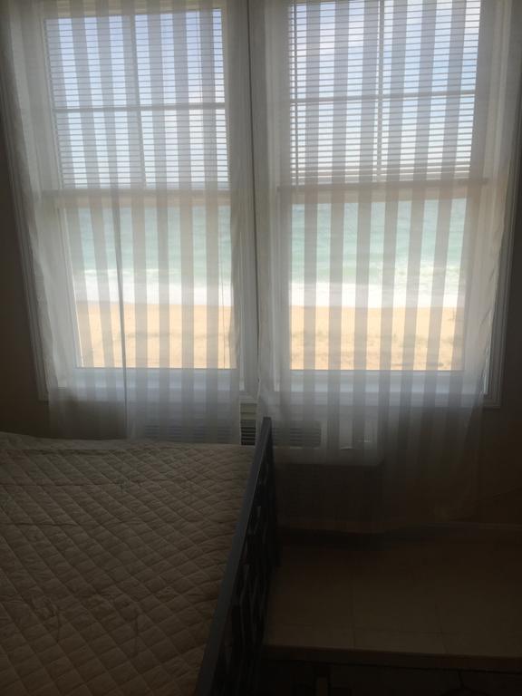 Misquamicut Beach Front Inn Уестърли Екстериор снимка