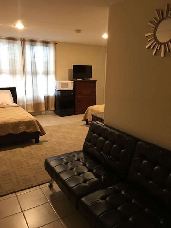 Misquamicut Beach Front Inn Уестърли Екстериор снимка