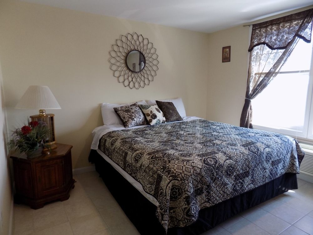 Misquamicut Beach Front Inn Уестърли Екстериор снимка
