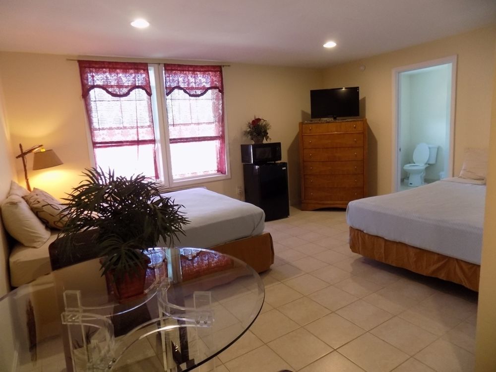 Misquamicut Beach Front Inn Уестърли Екстериор снимка
