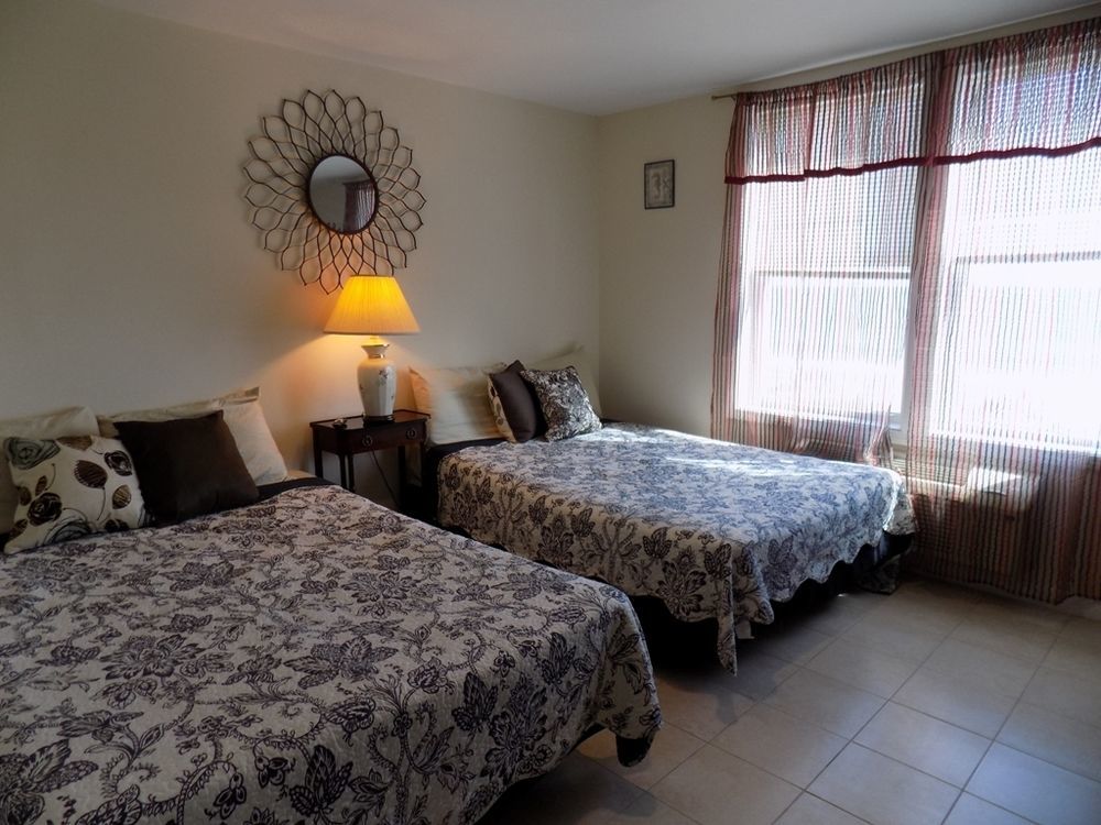 Misquamicut Beach Front Inn Уестърли Екстериор снимка