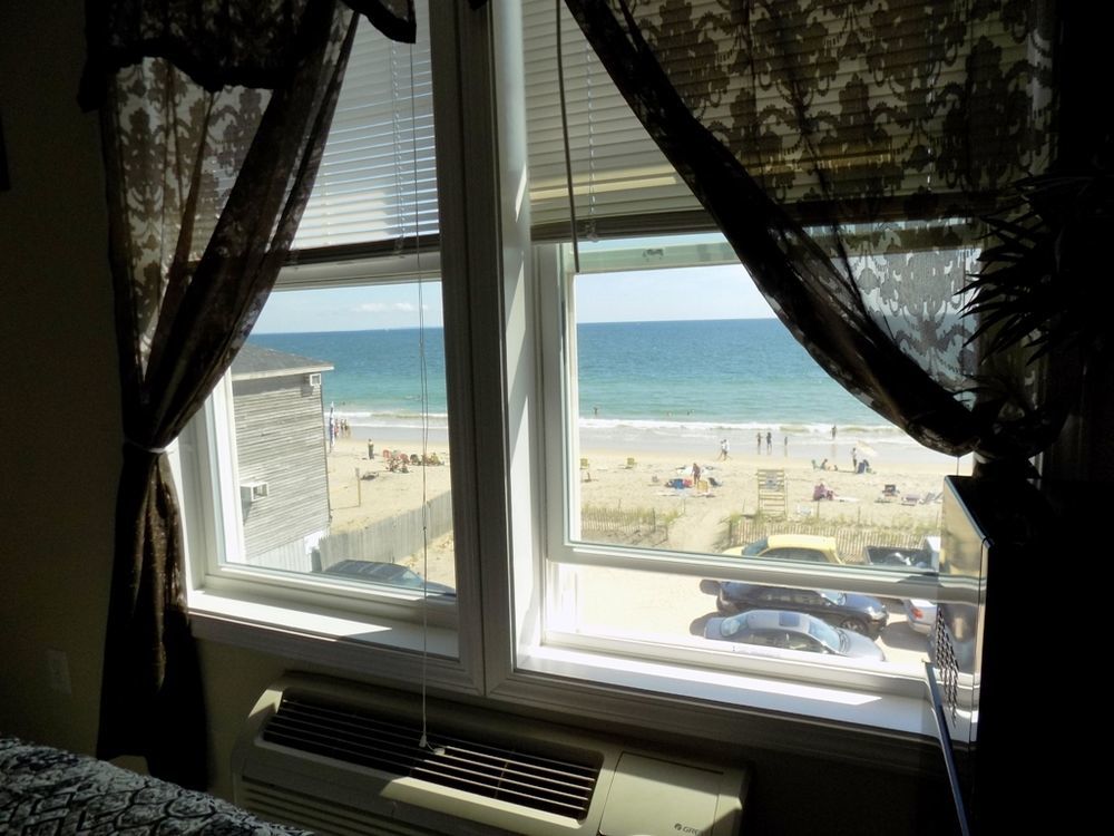 Misquamicut Beach Front Inn Уестърли Екстериор снимка