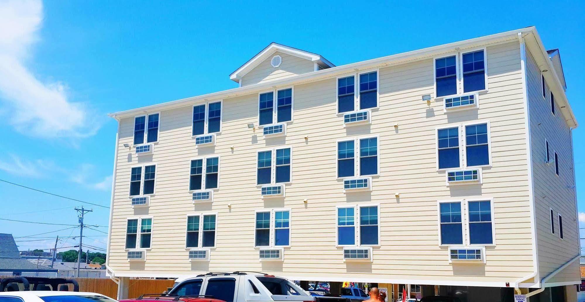 Misquamicut Beach Front Inn Уестърли Екстериор снимка