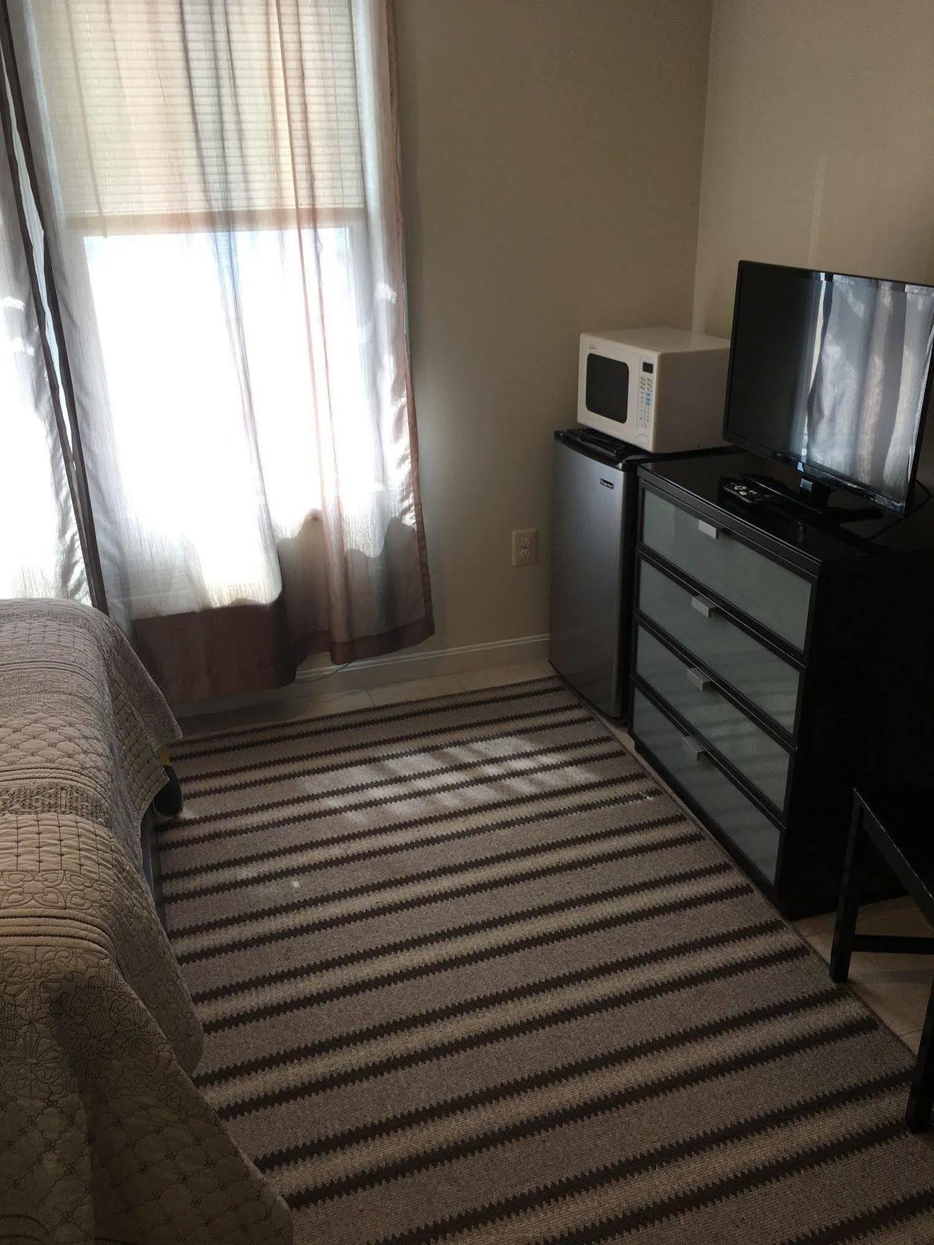 Misquamicut Beach Front Inn Уестърли Екстериор снимка