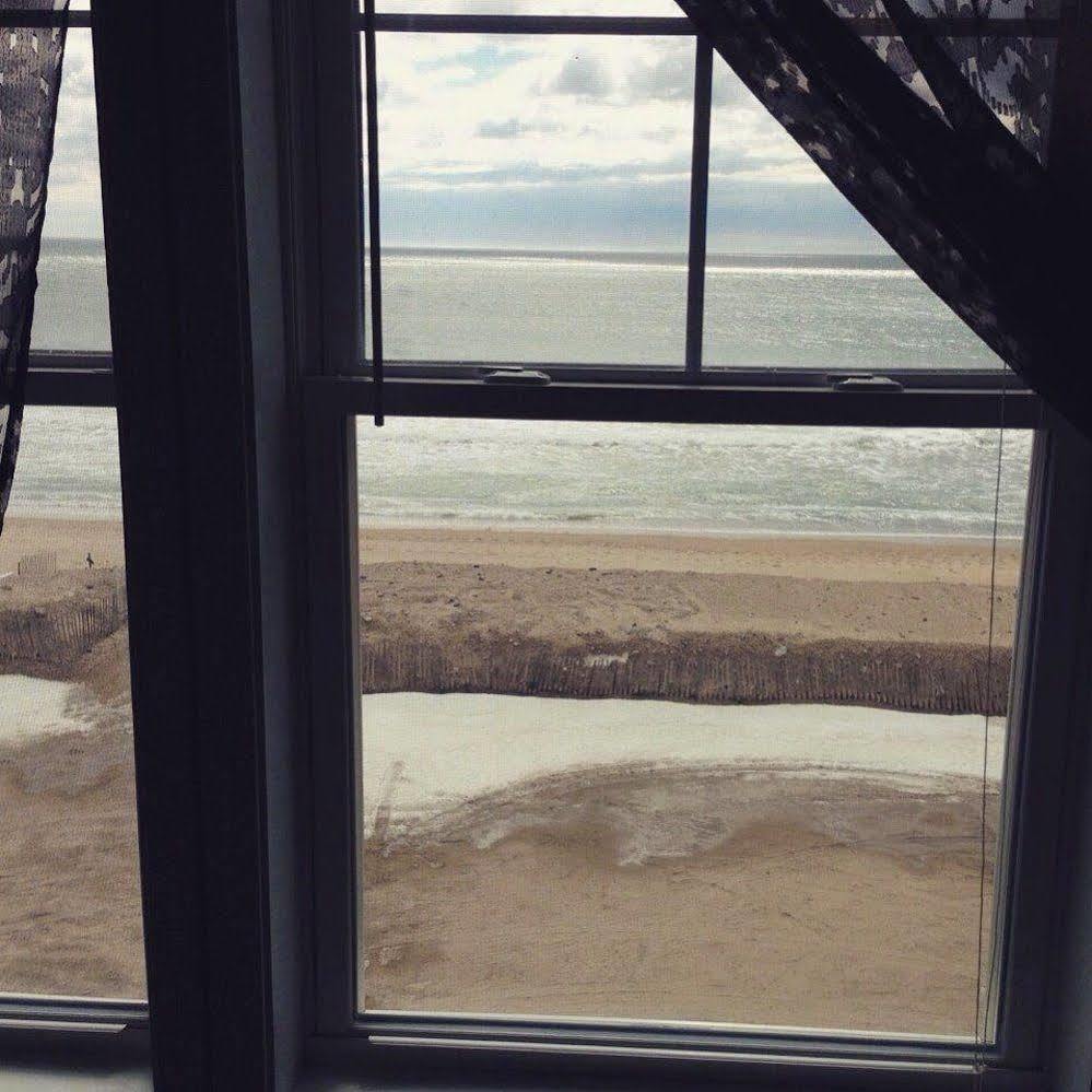 Misquamicut Beach Front Inn Уестърли Екстериор снимка