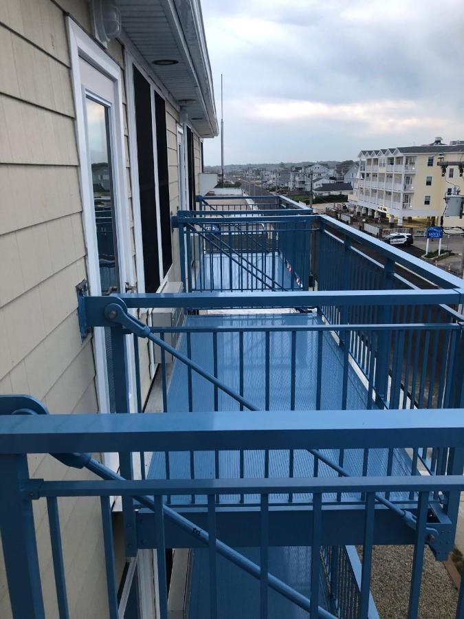 Misquamicut Beach Front Inn Уестърли Екстериор снимка