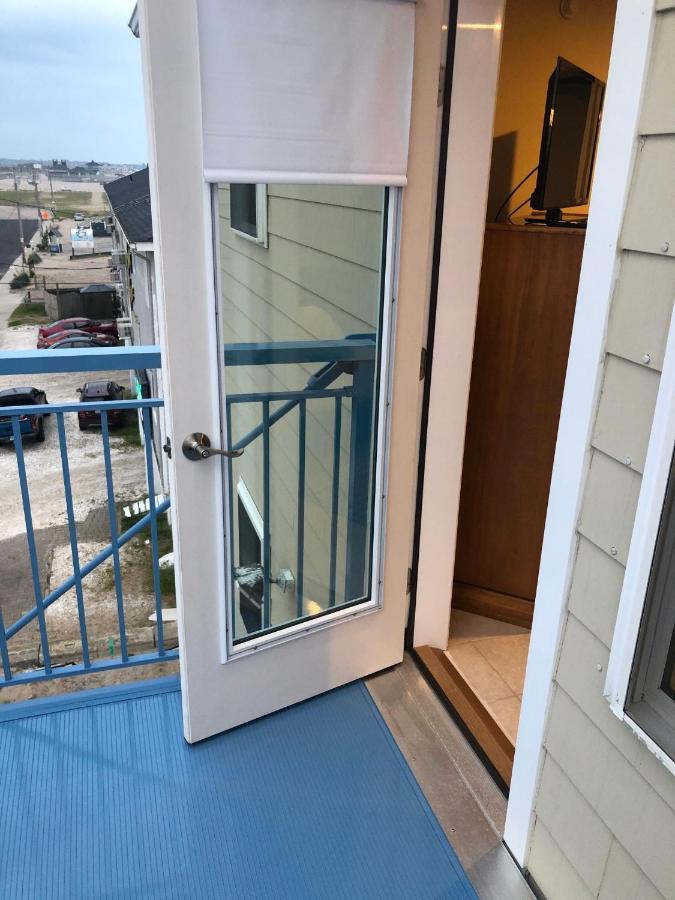 Misquamicut Beach Front Inn Уестърли Екстериор снимка