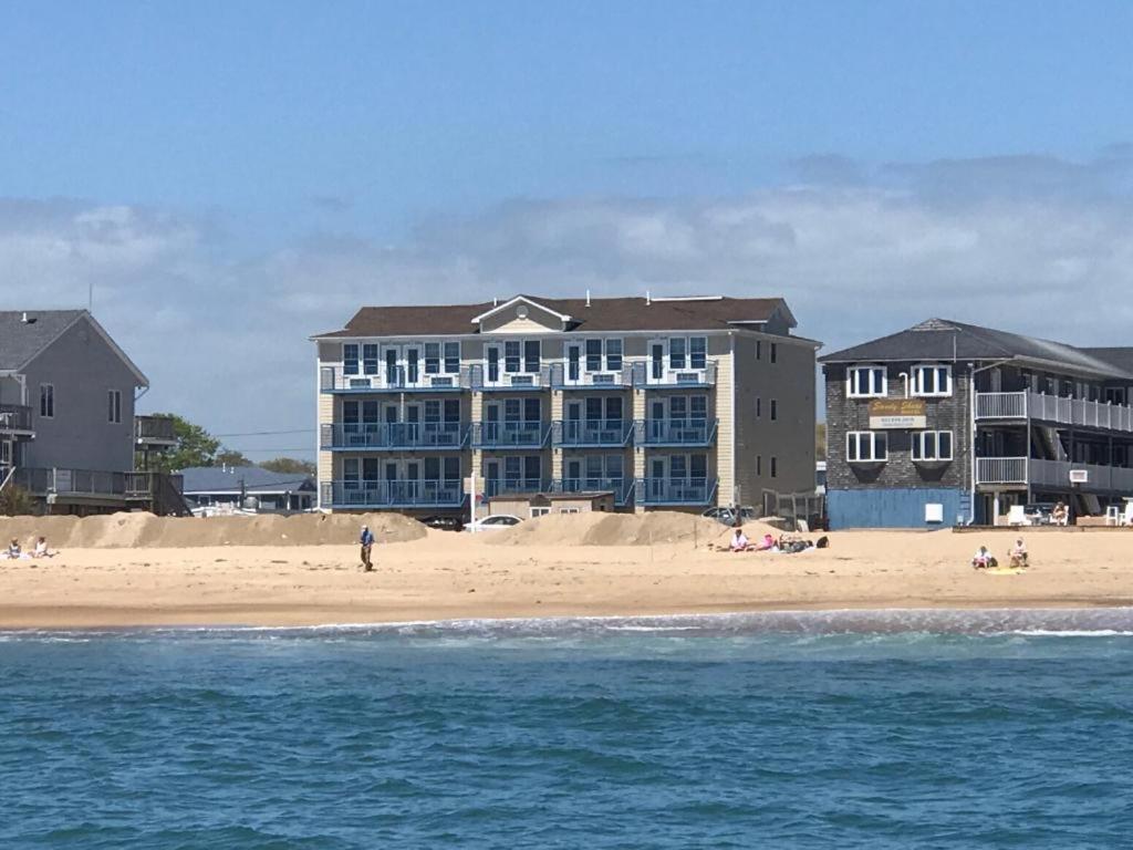 Misquamicut Beach Front Inn Уестърли Екстериор снимка